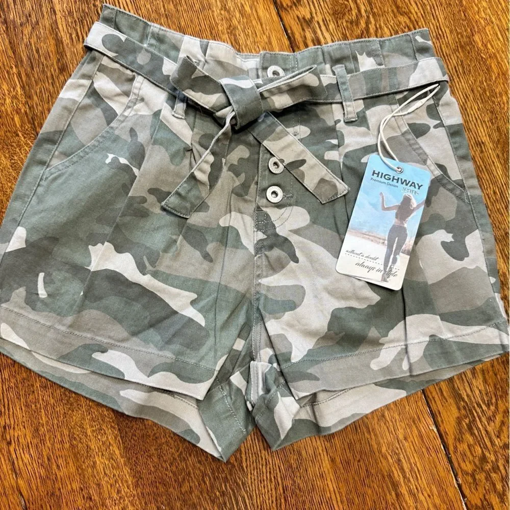 Highway jeans denim camo shorts with a tie belt. NWT. Size 3/4